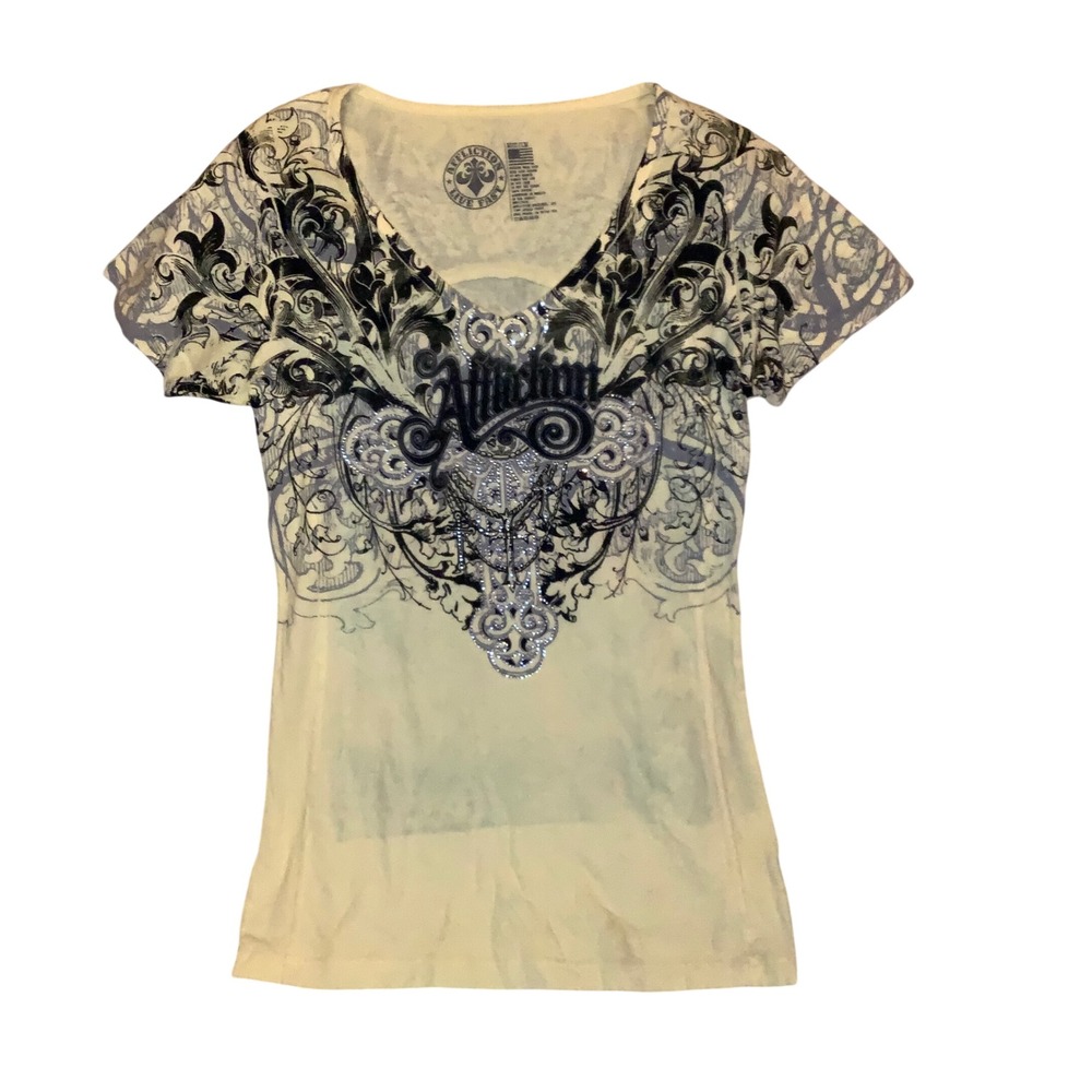 Vintage Y2K Graphic Wing Scroll Print Tee Pale Short Sleeve Scoop Neck Top - Picture 2 of 2